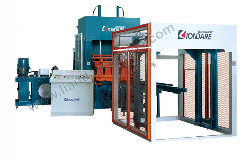 Fully automatic concrete block molding machine